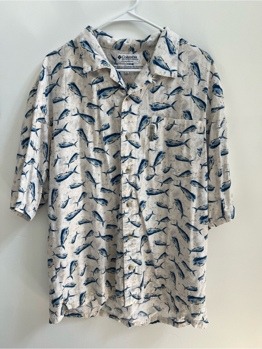 Columbia Men’s Blue Fish Button Up Size Large
